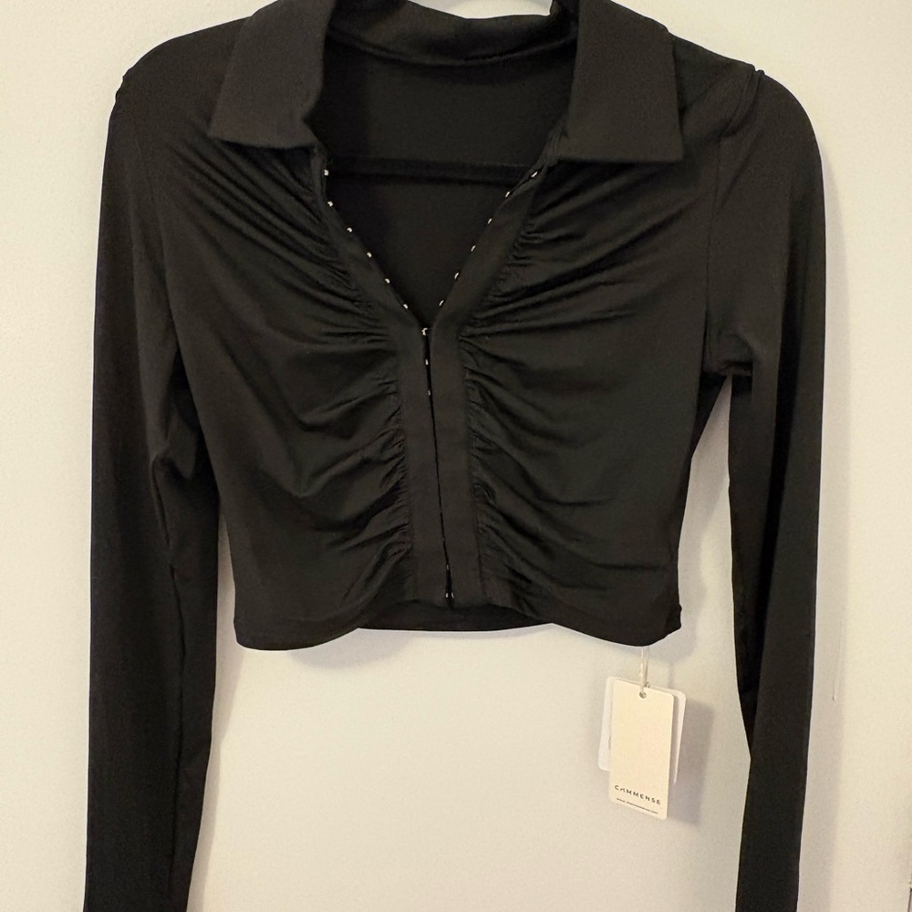 Commense Hook-and-Eye Black Ruched Collared Shirt